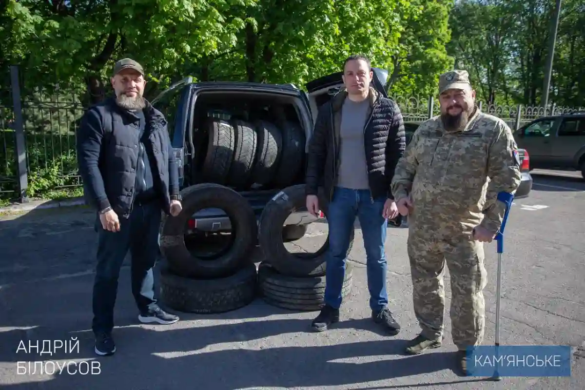 У Кам’янському військовим передали гуму для лафета: допомога надійшла бійцям 25-ї бригади