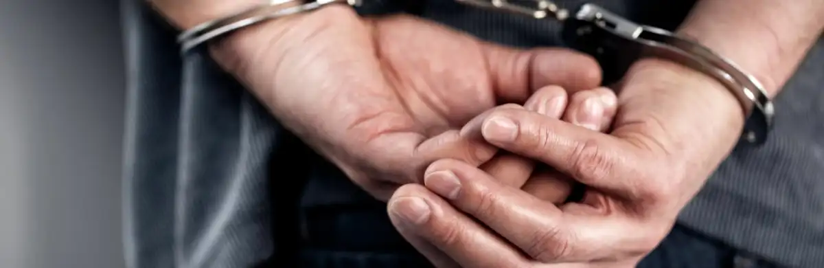 Житель Кам’янського викрав банківську картку військового